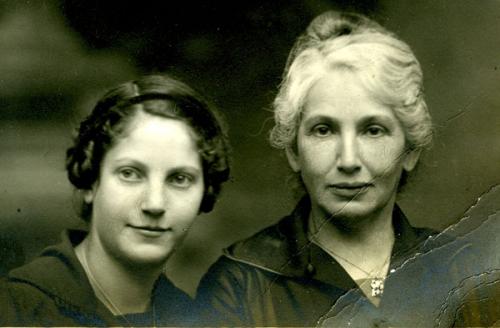 Elise Berger mit Tochter Verna (links), undatiert